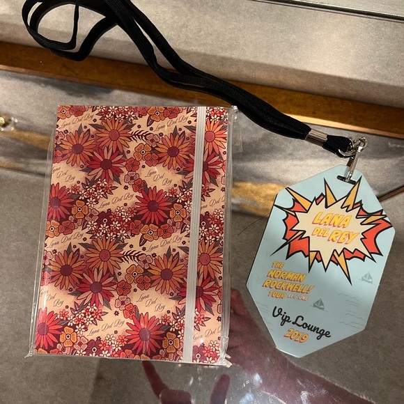 Lana Del Rey tour bundle - Picture 2 of 3